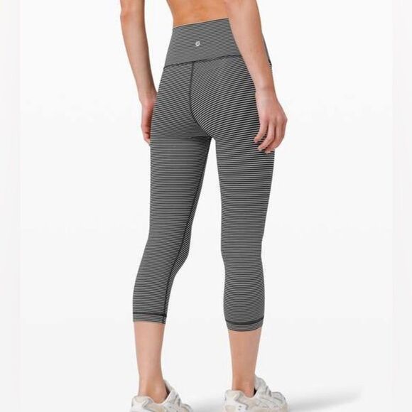 Lululemon Wunder‎ Under Crop II Reversible Leggings Size 4 Gray Cropped - Picture 1 of 11